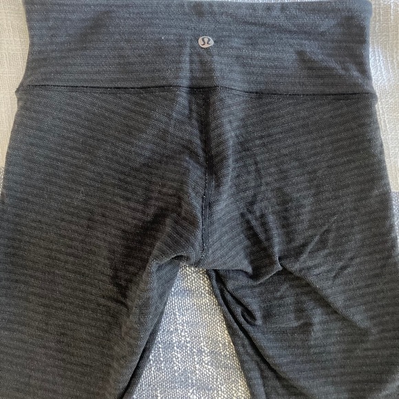 Lululemon dark grey cropped leggings - Picture 3 of 3